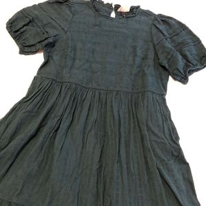 cottage-core/prairie girl loose fitting green dress